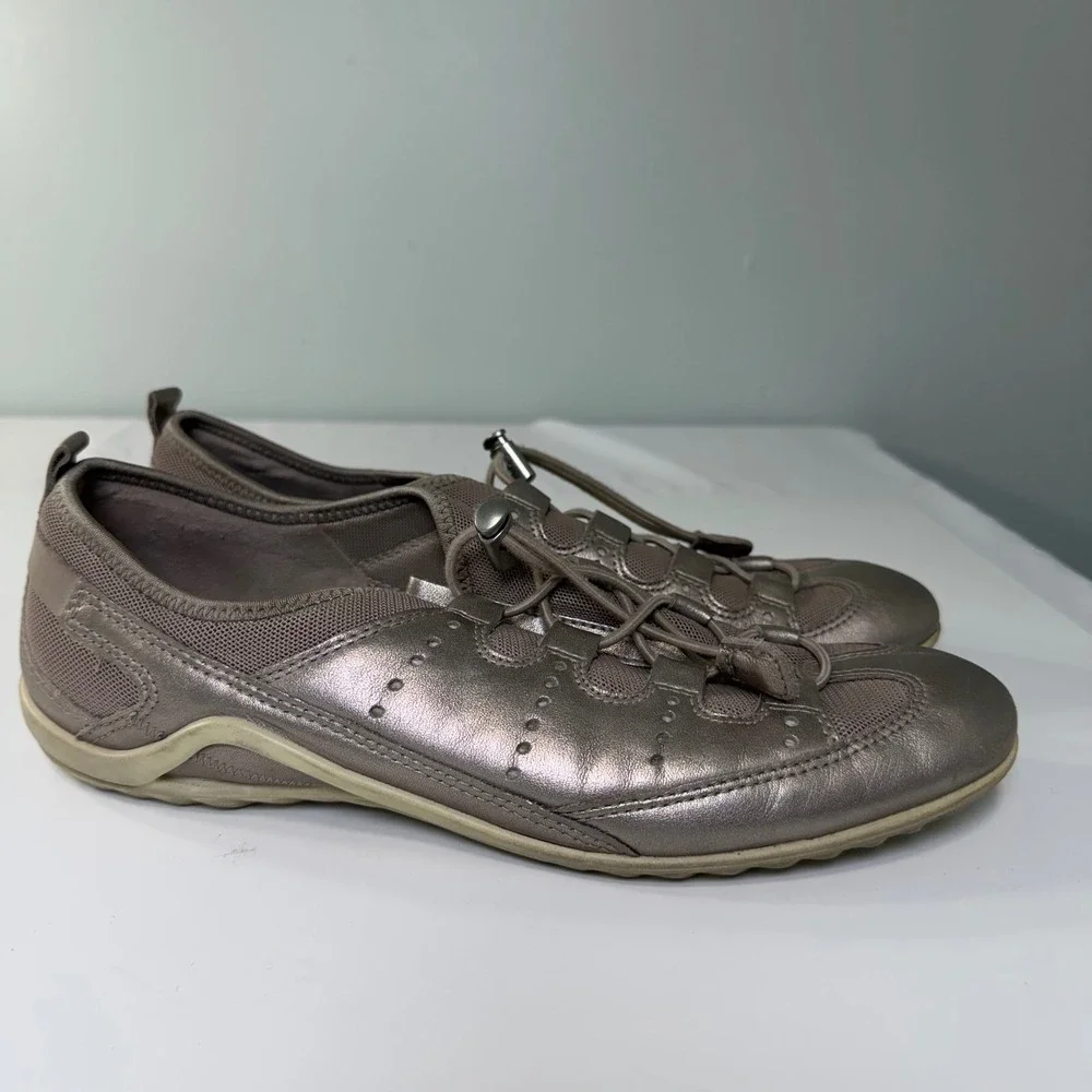 ECCO Sense Metallic Bronze Leather Mesh Bungee Toggle Sneakers Womens 41 10-10.5